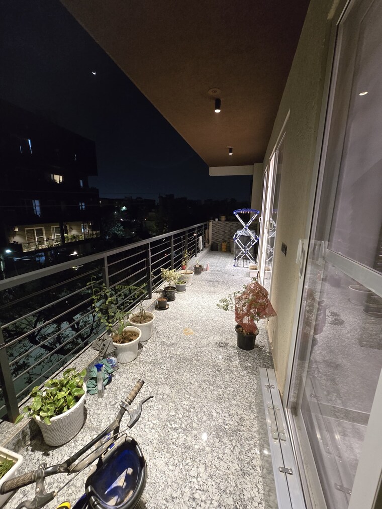 Balcony, unitech-uniworld-city 3 Bedroom 2700 Sq.Ft. Apartment In Sector 30 Gurgaon 8309542