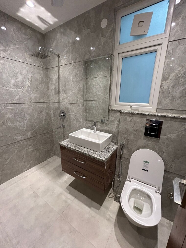 Bathroom, unitech-uniworld-city 3 Bedroom 2700 Sq.Ft. Apartment In Sector 30 Gurgaon 8309542