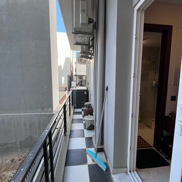 Balcony in 1 BHK Builder Floor at Ansal Sushant Lok I, Sector 43 – for Rent