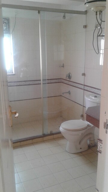 Bathroom in 4 BHK Apartment at DLF Westend Heights, Sector 53 – for Sale