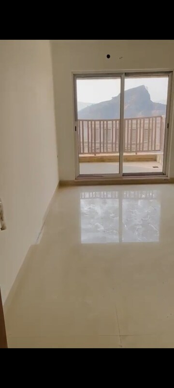 Room in 2 BHK Apartment at Mulund East – for Sale