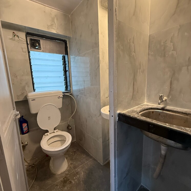 Washroom, maruti-business-park Commercial Office Space 900 Sq.Ft. In Veera Desai Road Mumbai 8309626