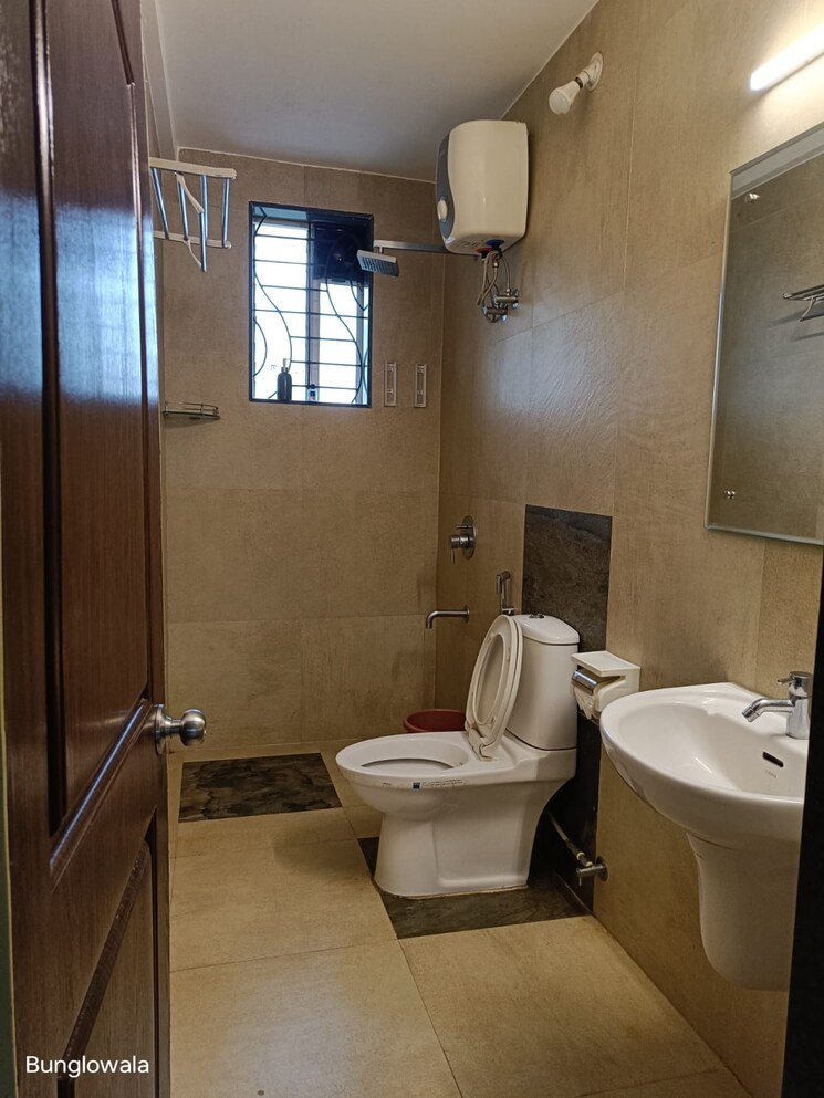 Bathroom, vasant kunj 1 Bedroom 700 Sq.Ft. Apartment In Vasant Kunj Delhi 8309629