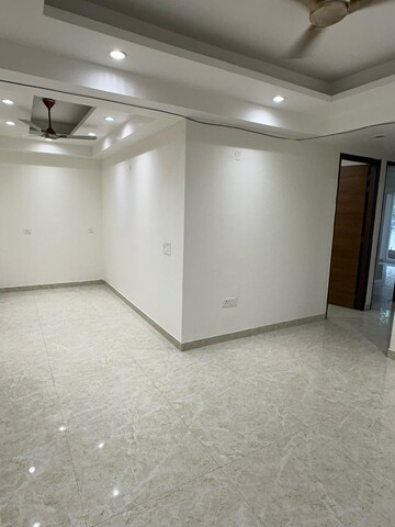Room in 3 BHK Builder Floor at Sector 12a – for Rent