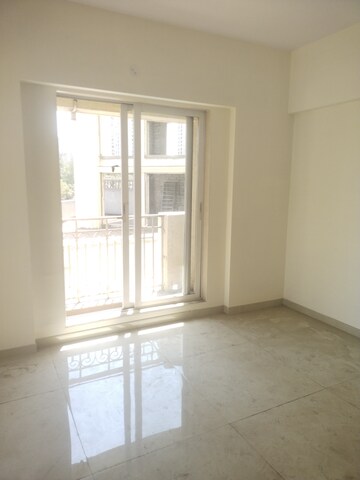 Room in 1 BHK Apartment at Naupada – for Rent