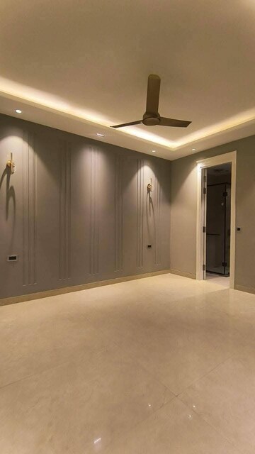 Room in 3 BHK Builder Floor at Sector 31 – for Rent