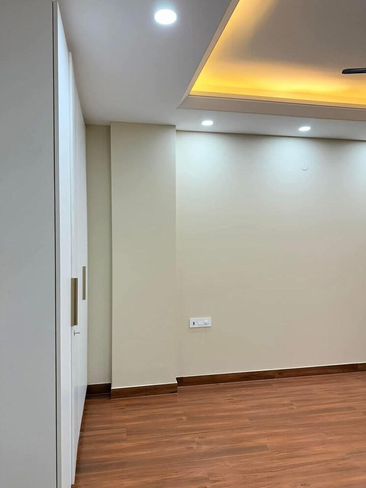 Room, sector 31 3 Bedroom 2200 Sq.Ft. Builder Floor In Sector 31 Gurgaon 8309821