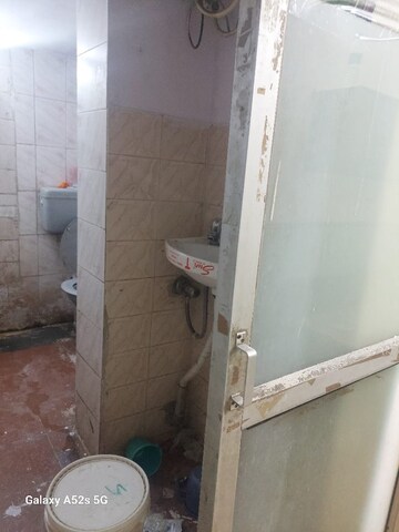 Bathroom in 1 BHK Apartment at Katwaria Sarai – for Rent
