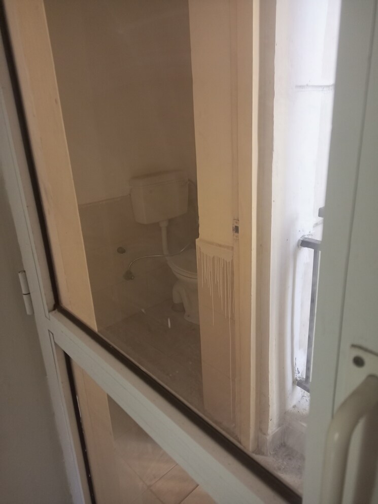 Bathroom, jaypee-greens-kosmos 3.5 Bedroom 1375 Sq.Ft. Apartment In Sector 134 Noida 8309773