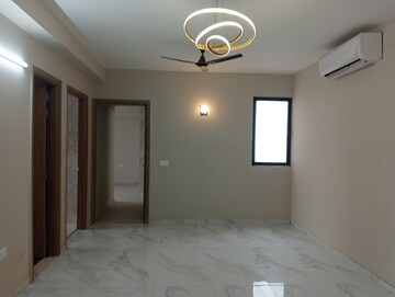 Room in 3.5 BHK Apartment at Ireo Skyon, Sector 60 – for Rent