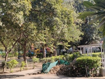 3 BHK Builder Floor – Garden View at Unitech South City II, Sector 50 - for Rent