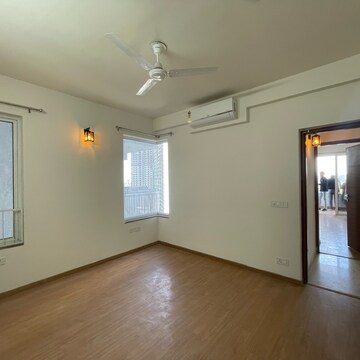 Room in 3 BHK Apartment at Godrej Meridien, Mohammad Heri Village – for Rent