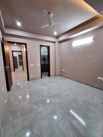 Room in 3 BHK Builder Floor at Sector 31 – for Rent