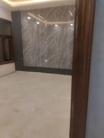 Room in 4 BHK Builder Floor at Sector 85 – for Sale