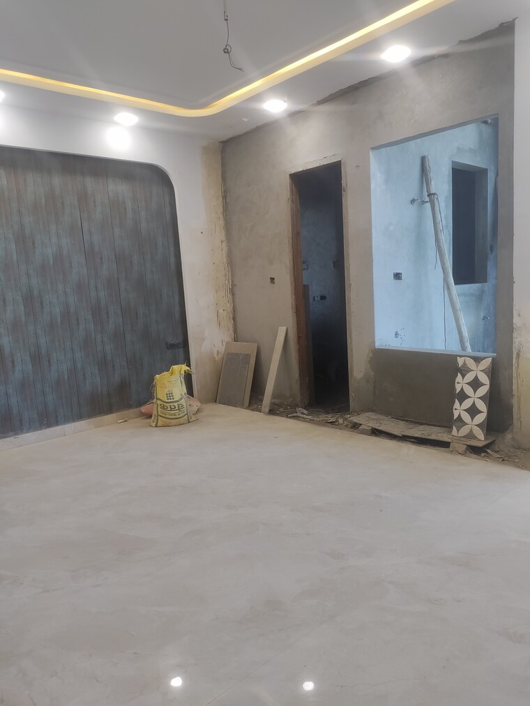 Room, sector 85 4 Bedroom 303 Sq.Yd. Builder Floor In Sector 85 Faridabad 8309945
