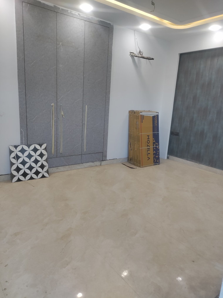 Room, sector 85 4 Bedroom 303 Sq.Yd. Builder Floor In Sector 85 Faridabad 8309945