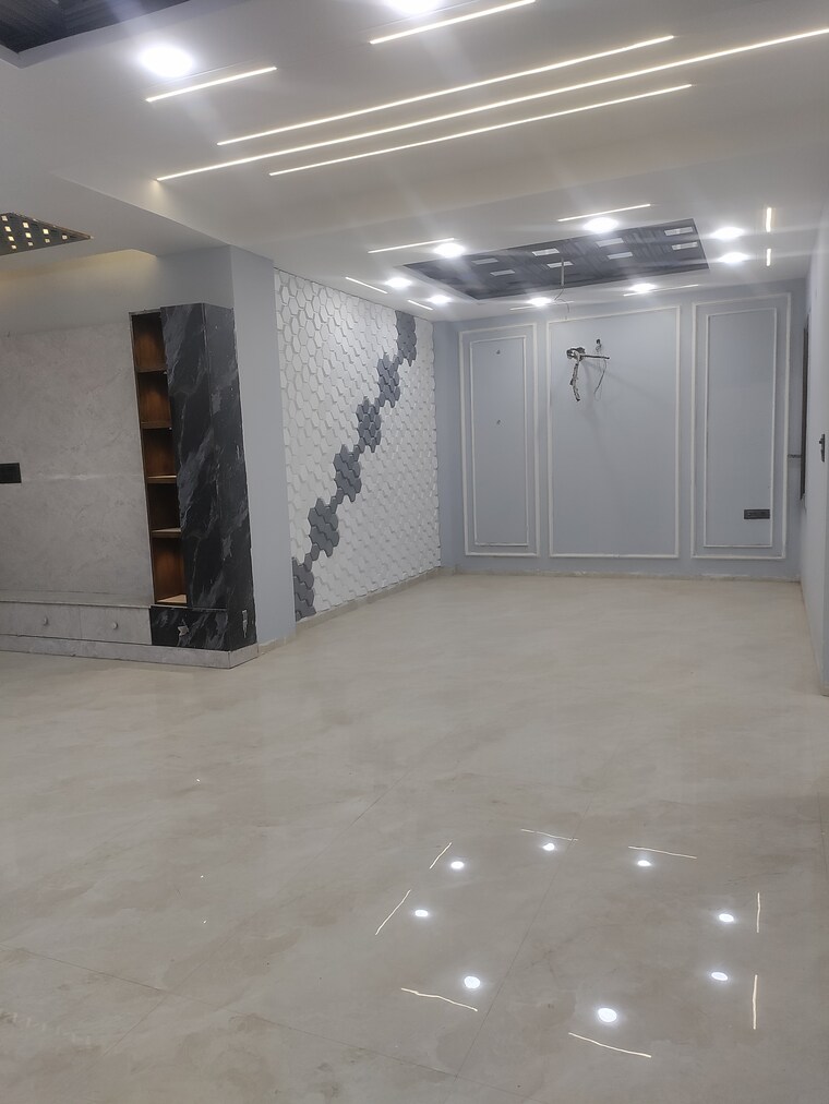 Room, sector 85 4 Bedroom 303 Sq.Yd. Builder Floor In Sector 85 Faridabad 8309945