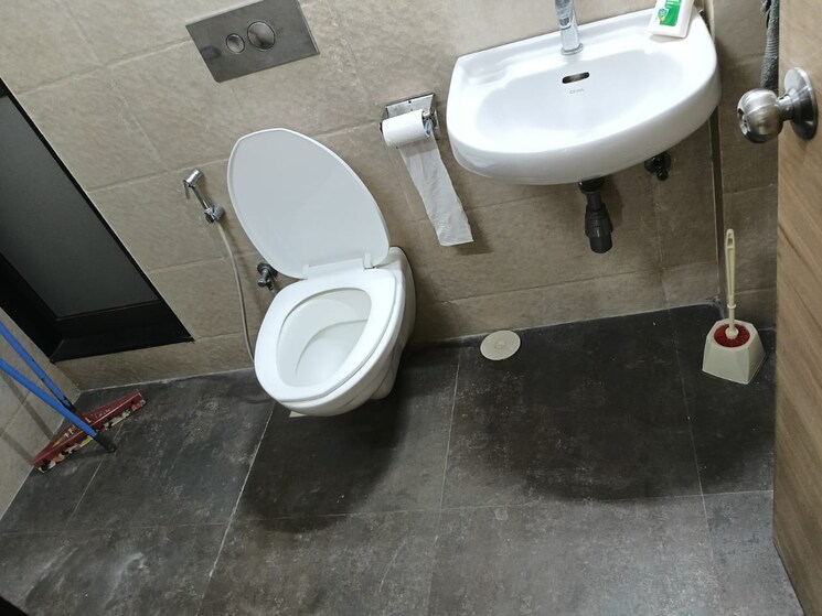 Bathroom, narayan-niwas-chembur 2 Bedroom 950 Sq.Ft. Apartment In Chembur Mumbai 8309922