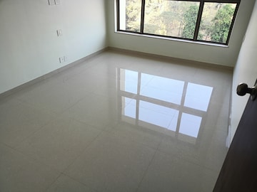 Room in 2 BHK Apartment at Kalpataru Paramount, Kapur Bawdi – for Rent