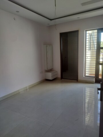 Room in 3 BHK Builder Floor at Sector 85 – for Sale