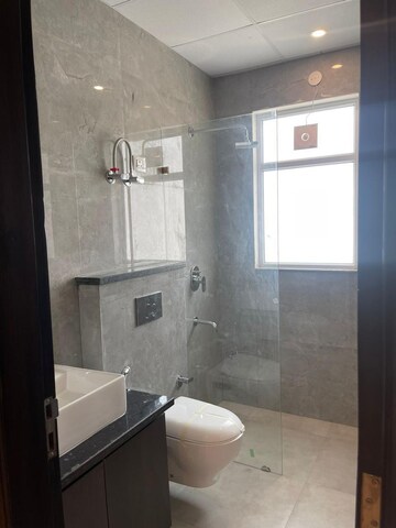 Bathroom in 1 BHK Builder Floor at Sector 27 – for Rent