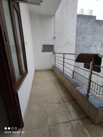 Balcony in 1 BHK Builder Floor at Sector 27 – for Rent