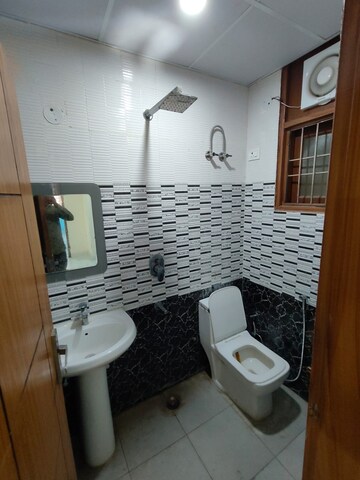 Master Bedroom in 2 BHK Builder Floor at Malviya Nagar – for Rent