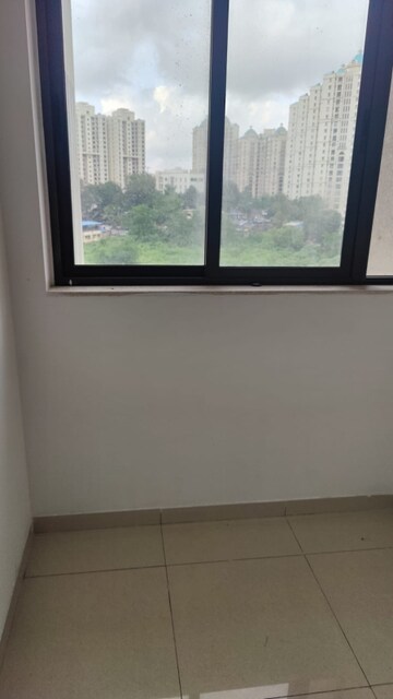 Room in 3 BHK Apartment at Shapoorji Pallonji Vicinia, Powai – for Rent