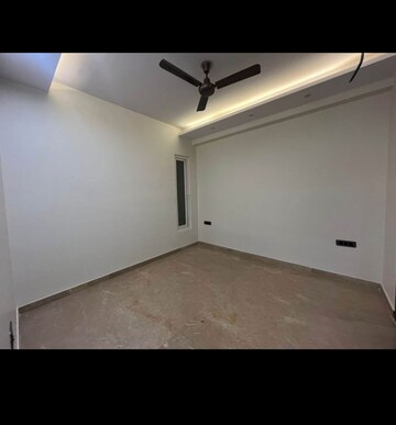 Room in 3 BHK Builder Floor at Paschim Vihar – for Rent
