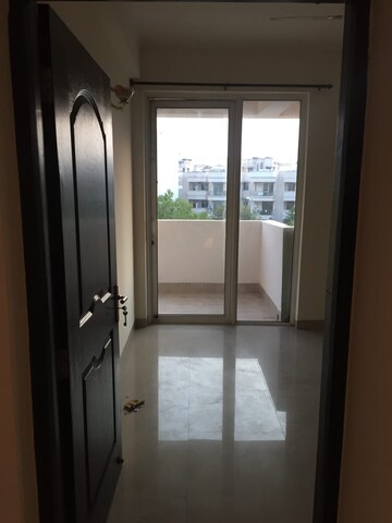 Room in 3 BHK Apartment at Ansal API Esencia, Sector 67 – for Rent