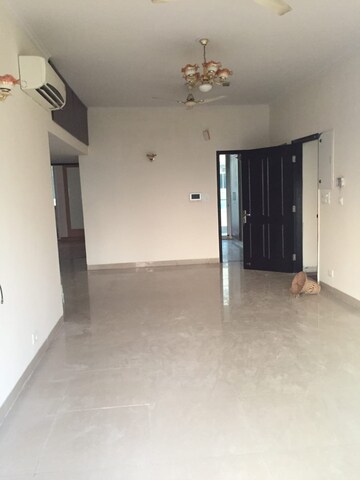 Room in 3 BHK Apartment at Ansal API Esencia, Sector 67 – for Rent