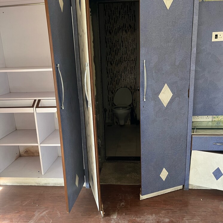 Attached Bathroom, kshitij-chs-sanpada 5 Bedroom 2900 Sq.Ft. Apartment In Palm Beach Navi Mumbai 8310280