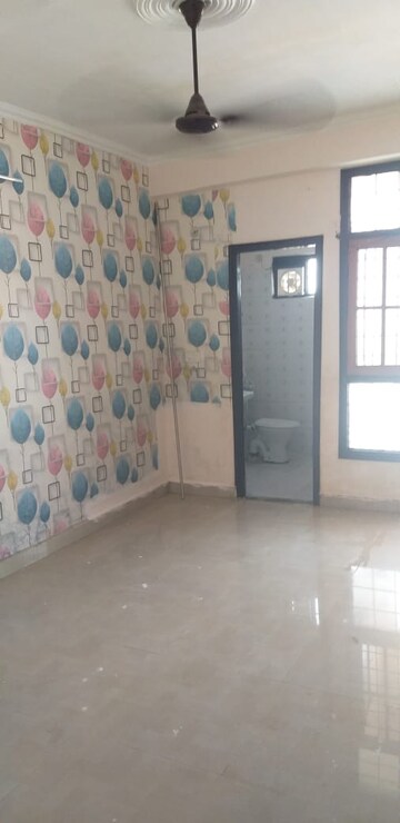 Room in 3 BHK Apartment at Conscient Habitat Residences, Sector 78 – for Sale