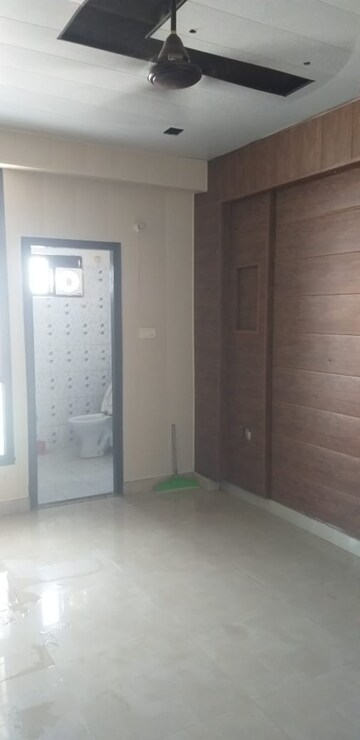 Room in 3 BHK Apartment at Conscient Habitat Residences, Sector 78 – for Sale