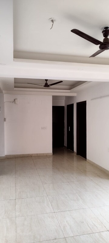 Room in 3 BHK Apartment at Mahagun Mywoods, Sector 16c Greater Noida – for Rent
