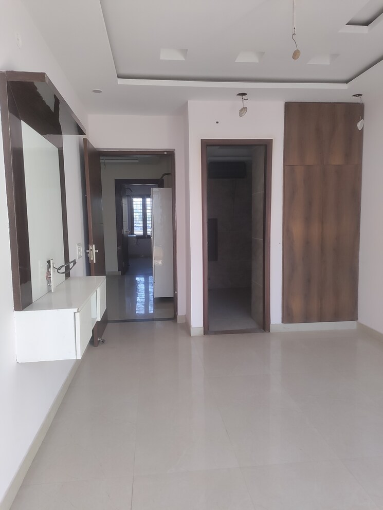 Living Room, sector 85 3 Bedroom 250 Sq.Yd. Builder Floor In Sector 85 Faridabad 8310312
