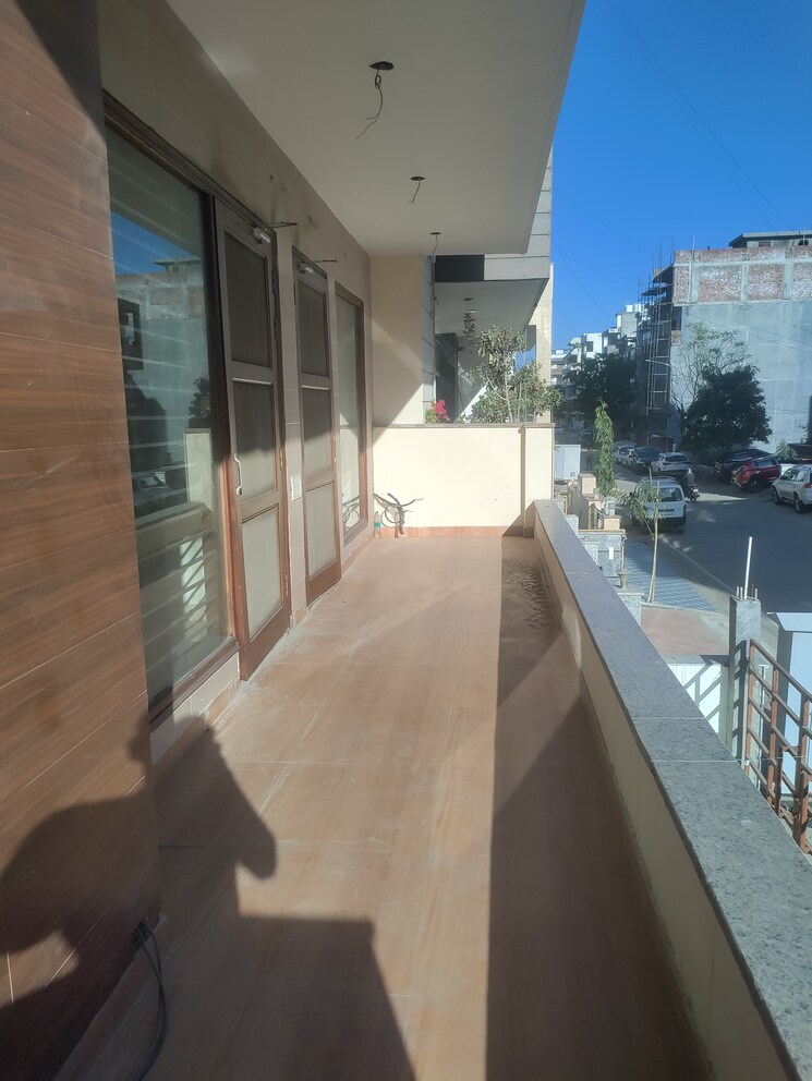 Balcony, sector 85 3 Bedroom 250 Sq.Yd. Builder Floor In Sector 85 Faridabad 8310312