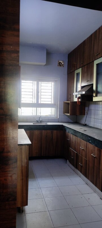 Kitchen in 4 BHK Builder Floor at BPTP Parkland Pride, Sector 77 – for Sale