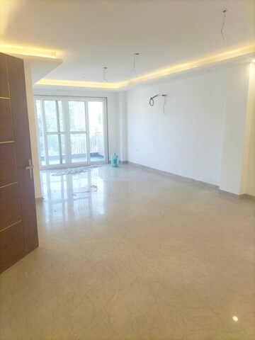 Room in 4 BHK Builder Floor at Hauz Khas – for Rent