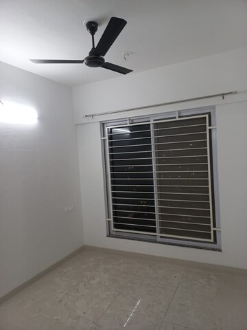 Room in 3 BHK Apartment at Goel Ganga Altus, Kharadi – for Rent