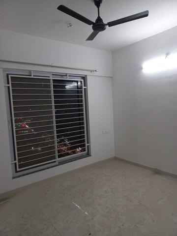 Room in 3 BHK Apartment at Goel Ganga Altus, Kharadi – for Rent
