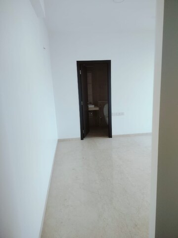 Room in 3 BHK Apartment at Oberoi Sky City, Borivali East – for Rent