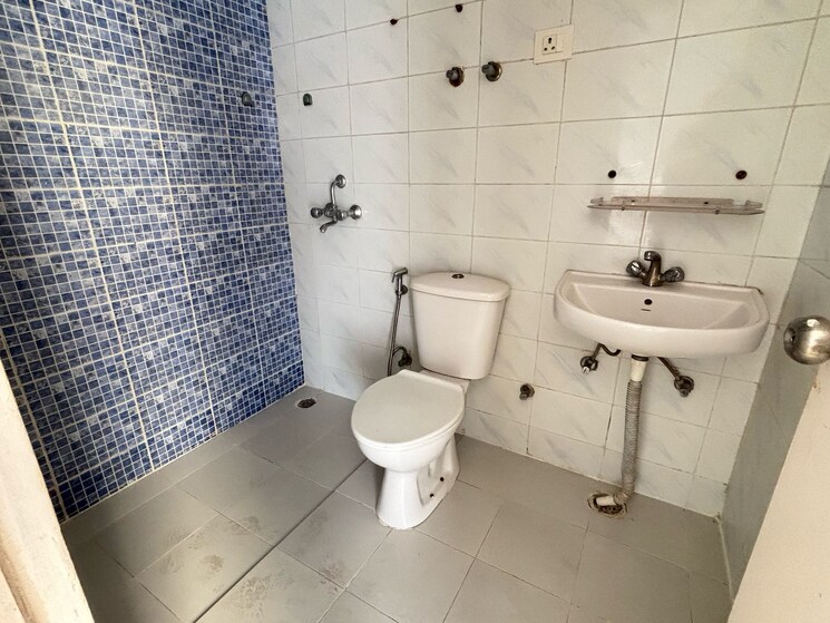 Bathroom, eros-sampoornam 3 Bedroom 1425 Sq.Ft. Apartment In Sector 2 Greater Noida Greater Noida 8310530