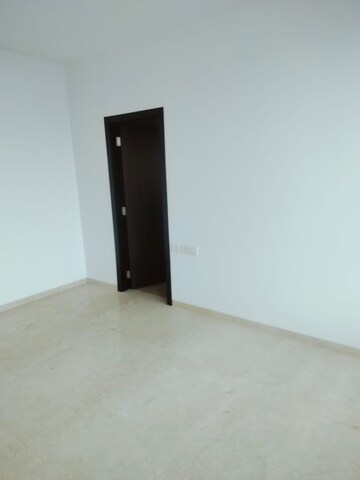 Room in 3 BHK Apartment at Oberoi Sky City, Borivali East – for Rent