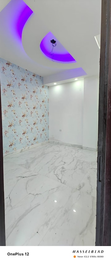 Room in 2 BHK Builder Floor at Sector 73 – for Sale
