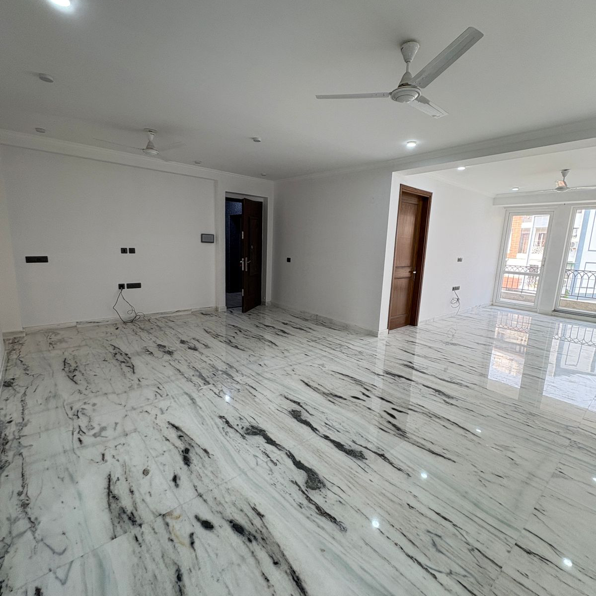 3.5 BHK + Pooja Room,Servant Room,Extra Room 192 Sq.Yd. Builder Floor in SS Aaron Ville