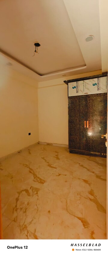 Room in 2 BHK Builder Floor at Sector 73 – for Sale