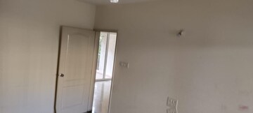 Room in 2 BHK Apartment at Mind Space Queenstown, Chinchwad – for Rent