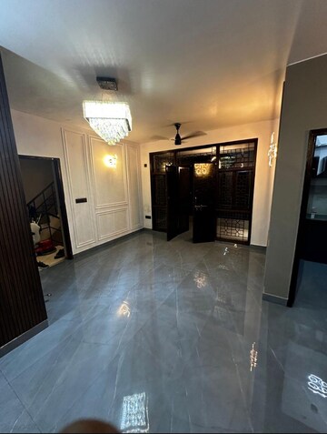 Room in 4 BHK Apartment at Ittina Cooke, Cooke Town – for Rent