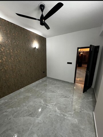 Room in 4 BHK Apartment at Ittina Cooke, Cooke Town – for Rent